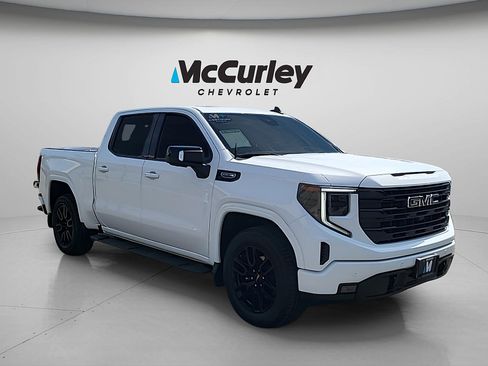 Used 2024 GMC Sierra 1500 Elevation w/ Elevation Premium Package AWD/4WD image 1