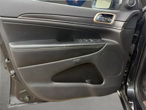 Used 2016 Jeep Grand Cherokee Limited w/ Luxury Group II image 41