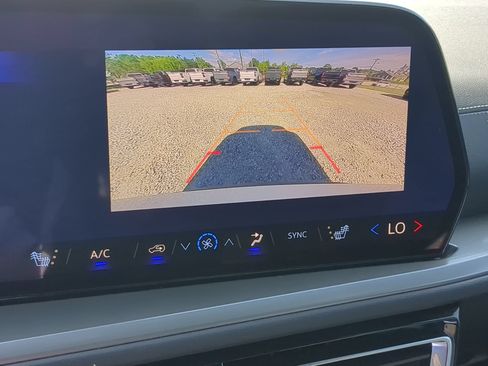 Used 2026 Chevrolet Traverse LT AWD/4WD image 25