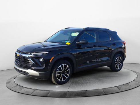 Certified 2024 Chevrolet TrailBlazer LT w/ LT Cold Weather Package image 3