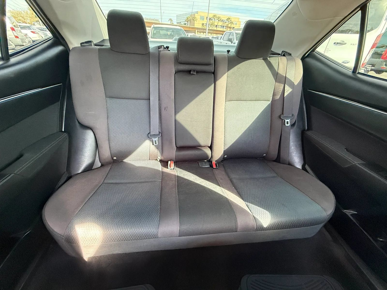 Used 2018 Toyota Corolla LE FWD image 16