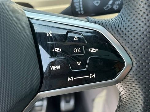 Used 2022 Volkswagen Tiguan SE R-Line FWD image 18