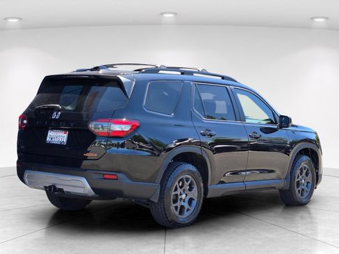 Used 2025 Honda Pilot TrailSport image 9