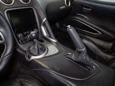 Used 2013 SRT Viper GTS w/ GTS Laguna Interior Pkg RWD image 33