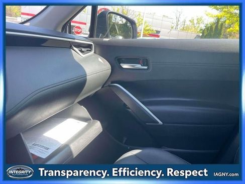 Used 2025 Toyota Corolla Cross XLE AWD/4WD image 33