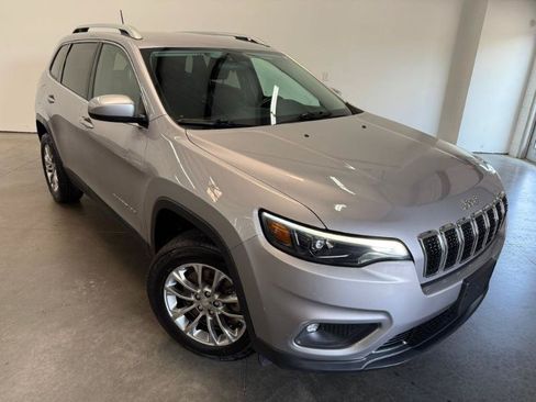 Used 2019 Jeep Cherokee Latitude Plus w/ Cold Weather Group AWD/4WD image 28