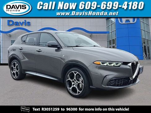 Used 2024 Alfa Romeo Tonale Ti w/ Premium Interior Package image 1