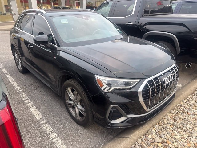 Used 2020 Audi Q3 2.0T Premium Plus w/ Premium Plus Package AWD/4WD image 2