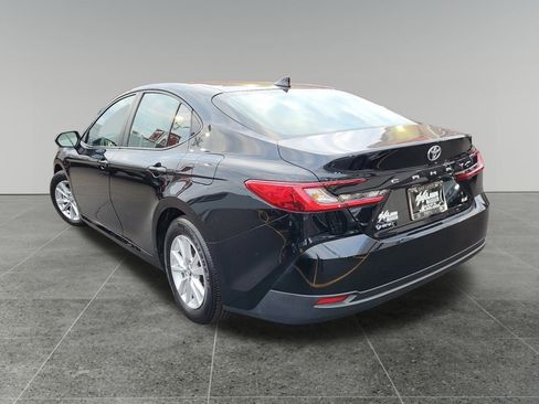 Used 2025 Toyota Camry LE image 5