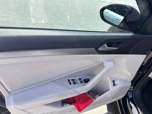 Used 2023 Volkswagen Jetta SE w/ Panoramic Sunroof Package FWD image 17