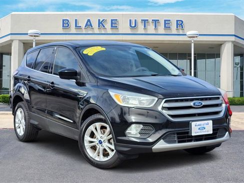 Used 2017 Ford Escape SE image 1