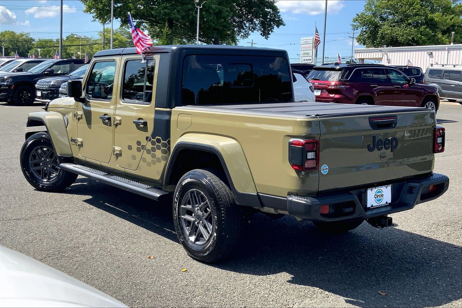 Certified 2025 Jeep Gladiator Sport AWD/4WD image 11
