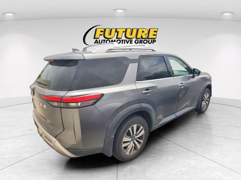 Certified 2022 Nissan Pathfinder SL FWD image 3