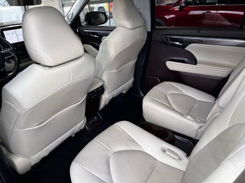 Certified 2020 Toyota Highlander Platinum image 45