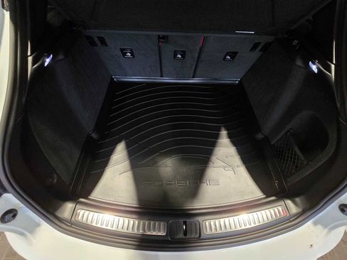 Used 2024 Porsche Macan image 16