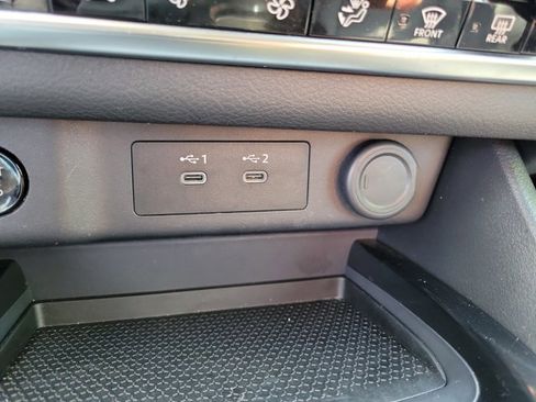 Used 2025 Nissan Rogue SV w/ SV Premium Package FWD image 30