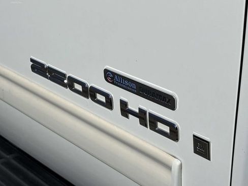 Used 2007 GMC Sierra 2500 SLE w/ EZ-Lift Tailgate Package image 10