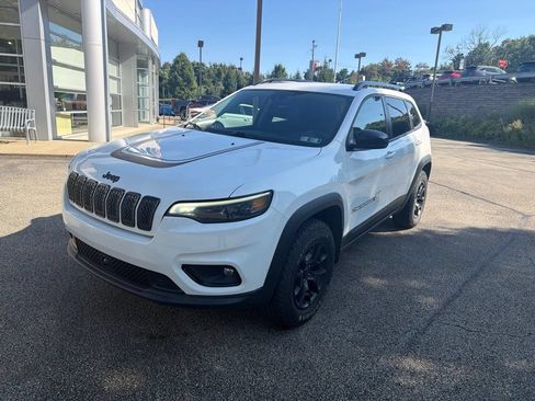 Used 2022 Jeep Cherokee Latitude AWD/4WD image 2