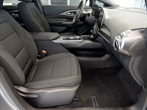 Used 2025 Chevrolet Equinox EV LT FWD image 29