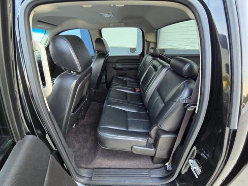 Used 2014 GMC Sierra 2500 SLE w/ SLE Preferred Package AWD/4WD image 16