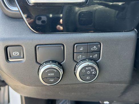 Used 2025 GMC Sierra 1500 SLT image 14