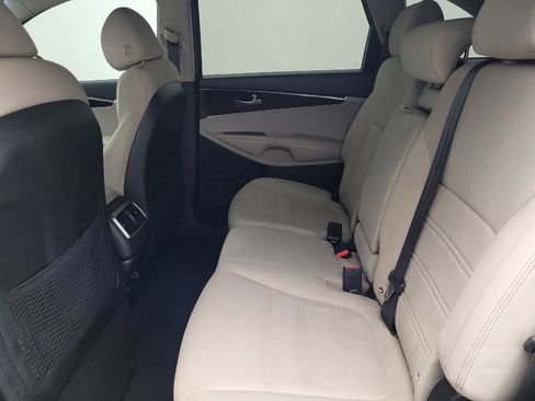 Used 2018 Kia Sorento LX image 18
