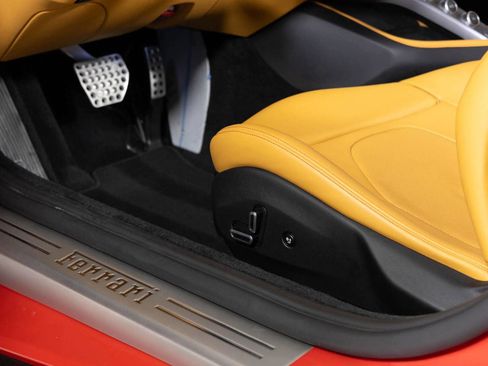 Used 2020 Ferrari Portofino image 30