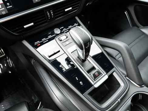 Used 2021 Porsche Cayenne Turbo AWD/4WD image 31