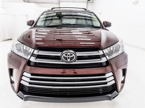 Used 2017 Toyota Highlander Limited FWD image 10