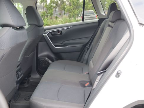 Used 2025 Toyota RAV4 LE AWD/4WD image 16