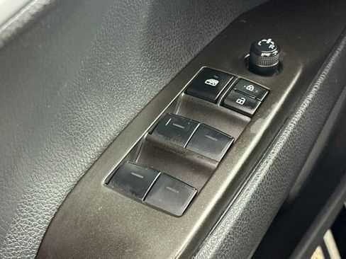 Used 2023 Toyota Camry SE image 12