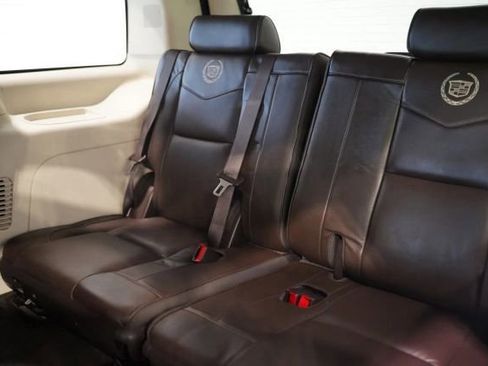 Used 2013 Cadillac Escalade Platinum AWD/4WD image 22