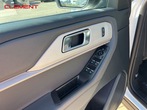 New 2025 Ford Explorer Active w/ Active Comfort Package image 24