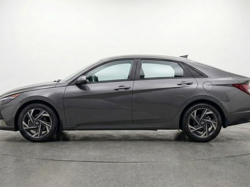 Used 2025 Hyundai Elantra SEL FWD image 5