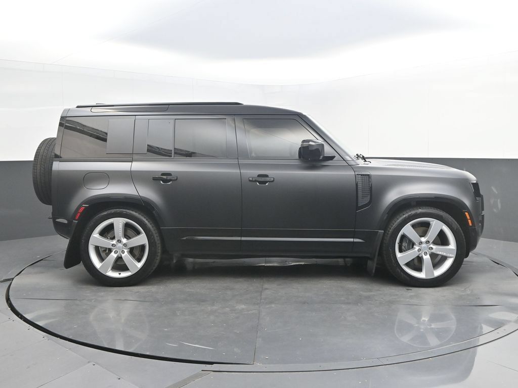 Used 2025 Land Rover Defender 110 X-Dynamic SE AWD/4WD image 8