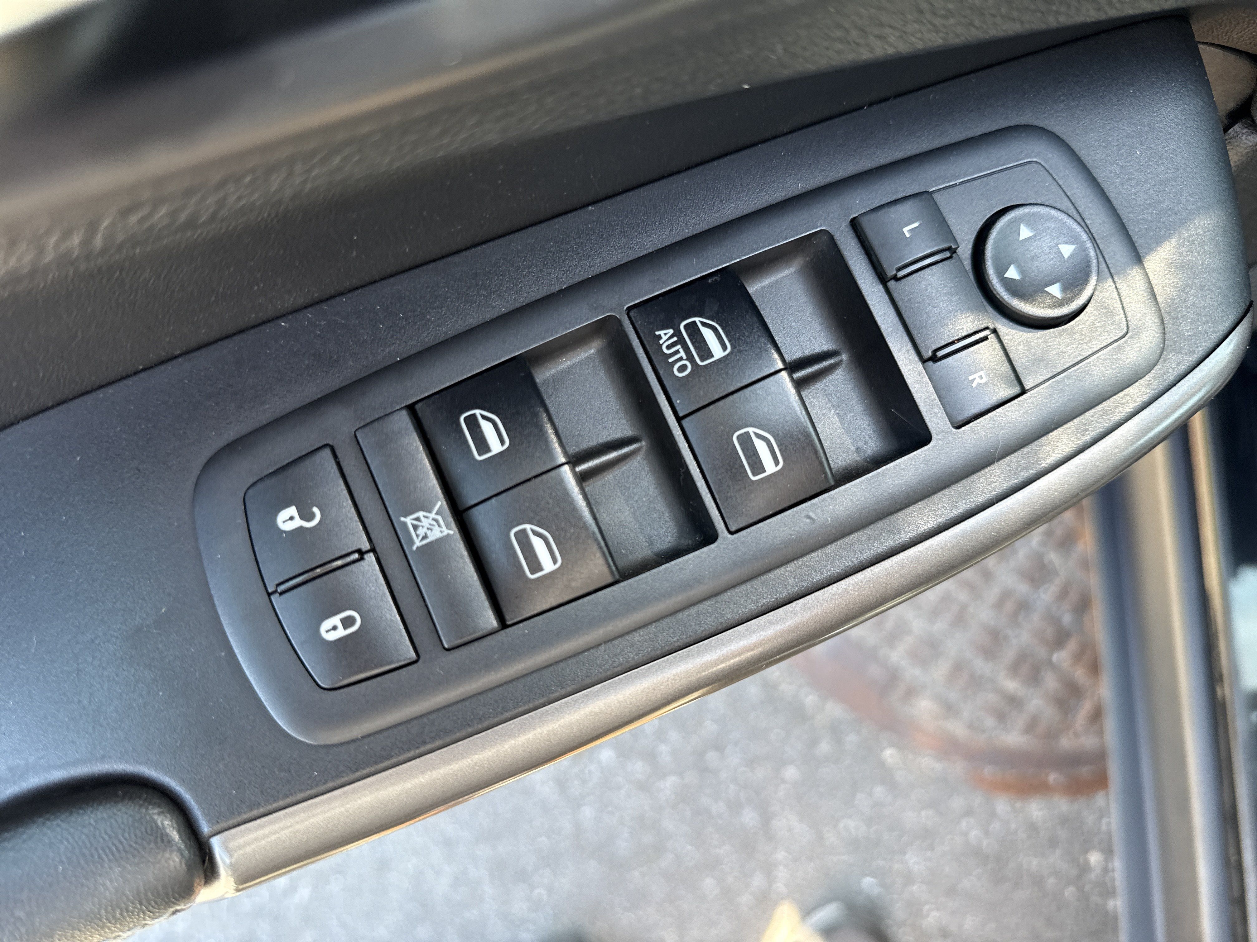 Used 2019 Jeep Cherokee Latitude w/ Popular Appearance Group AWD/4WD image 18