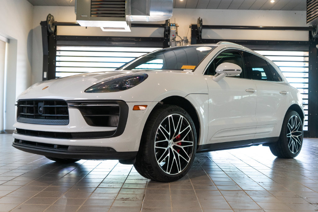Certified 2023 Porsche Macan S AWD/4WD image 1