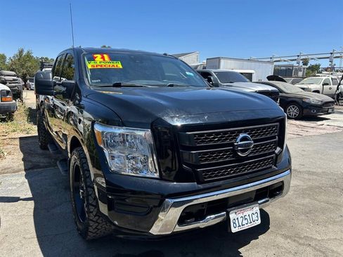 Used 2021 Nissan Titan SV w/ SV Convenience Package RWD image 2
