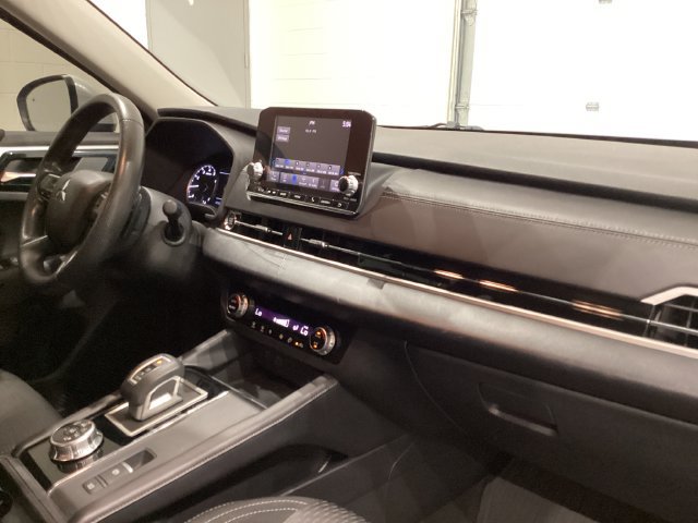 Used 2022 Mitsubishi Outlander ES FWD image 16