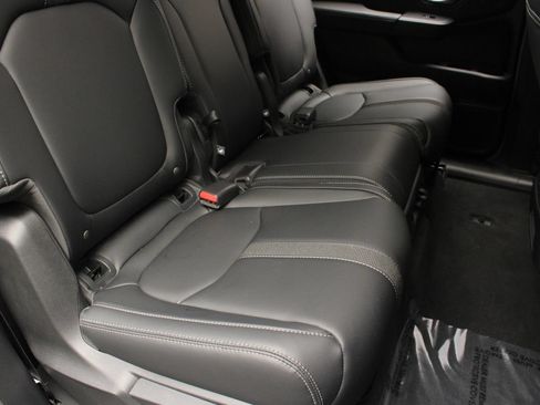 Used 2025 Honda Pilot EX-L image 24