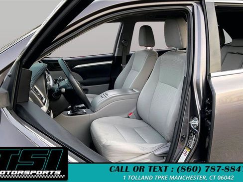 Used 2016 Toyota Highlander LE AWD/4WD image 24