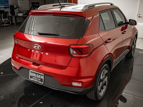 Used 2025 Hyundai Venue Limited FWD image 15
