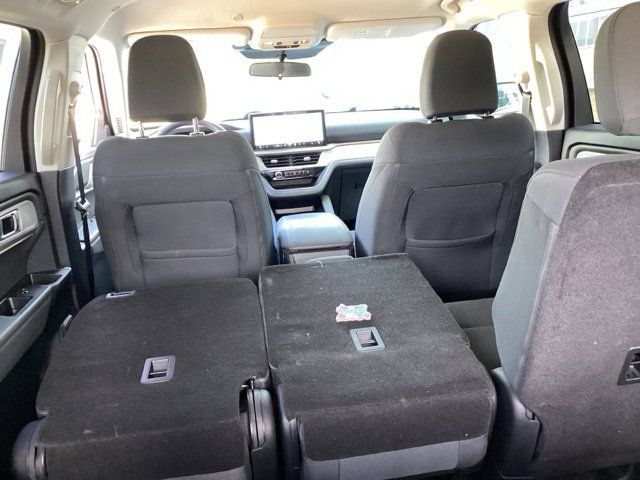 Used 2025 Ford Explorer Active AWD/4WD image 16