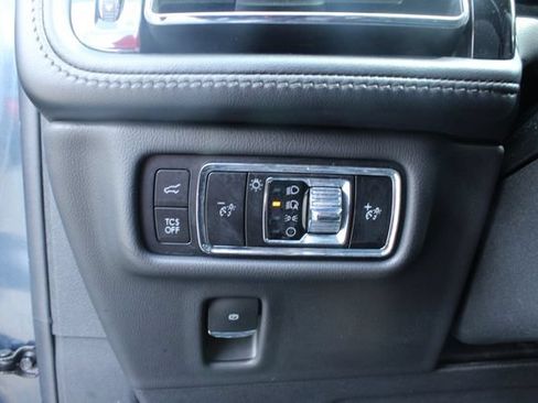 Used 2023 Lincoln Nautilus AWD w/ Premium Package image 16