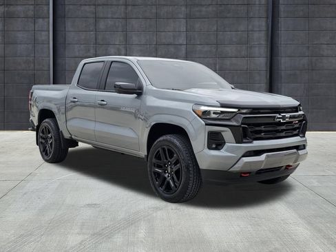 Used 2024 Chevrolet Colorado Z71 w/ Z71 Convenience Package 2 AWD/4WD image 3