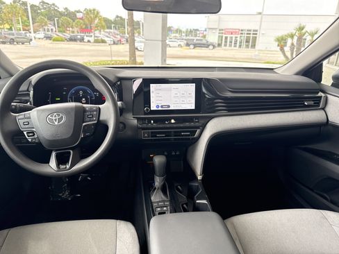 Used 2025 Toyota Camry LE image 27