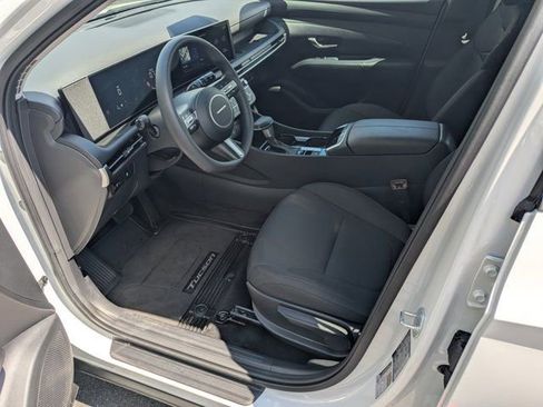 Used 2025 Hyundai Tucson SE image 9