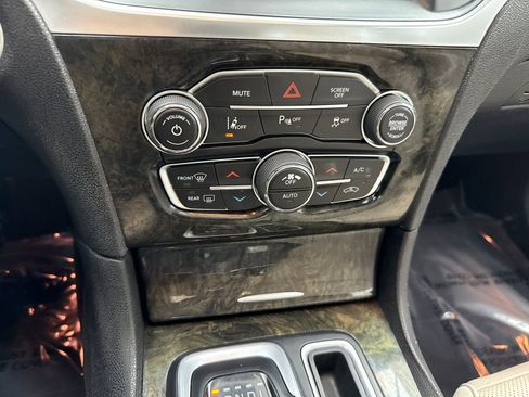Used 2018 Chrysler 300 Limited w/ Safetytec Plus Group RWD image 29