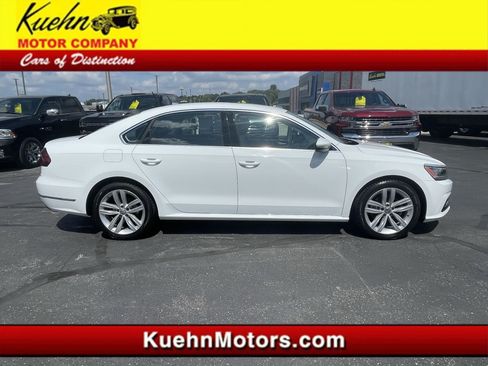 Used 2018 Volkswagen Passat 2.0T SE FWD image 1