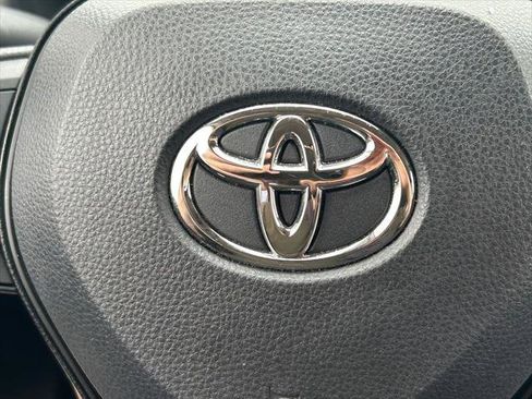 Certified 2022 Toyota RAV4 LE AWD/4WD image 33